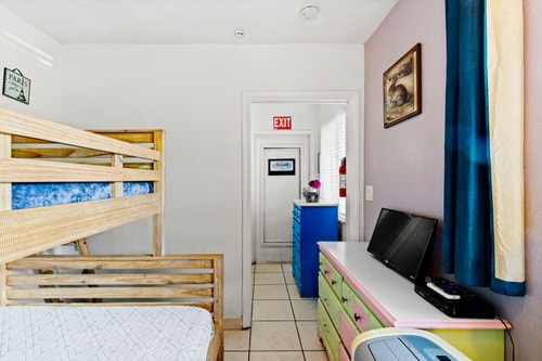 Bright 2BR Getaway | BBQ, Garden & Parking 16 Dwell