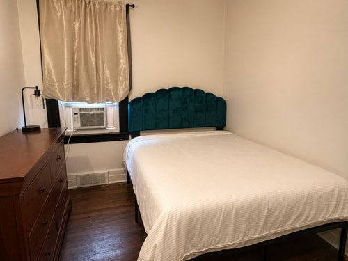 Renovated 3BR Detroit Home | Sleeps 6 12 Dwell