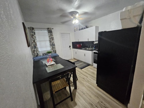 Brickell 2BR Retreat • Patio • Pets OK 7 Dwell