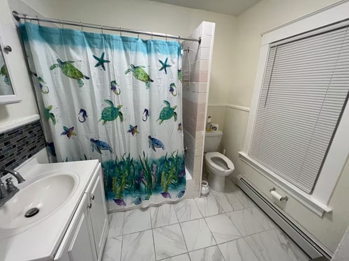 Spacious 3BR Niagara Stay + Backyard 13 Dwell