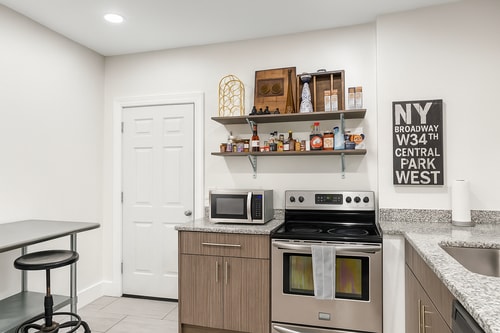 Detroit North End 6BR | Pets, WiFi, Parking 4 Dwell