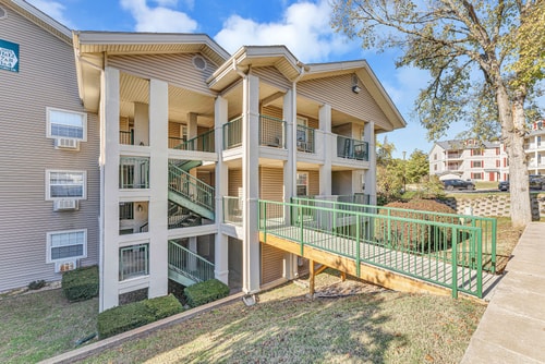 Branson 2BR Retreat | Jacuzzi + Gym + Pools 40 Dwell