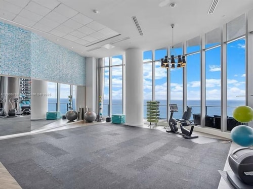 Luxury Oceanfront 2BR/2BA | Beach + Pool 27 Dwell