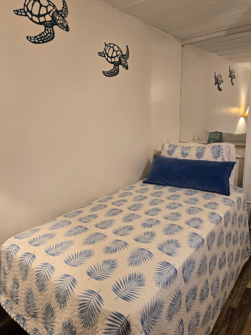 Lakefront 3BR Retreat w/ Shared Dock Dwell