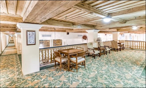 Beachside Palm Beach Condo | Pool & Walk to Sea 10 Dwell