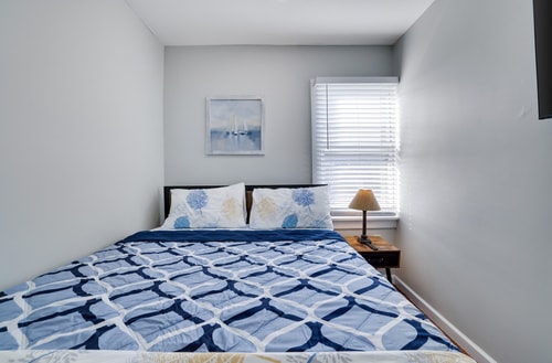 2BR Apt Near EWR & NYC • Workspace + Parking 9 Dwell