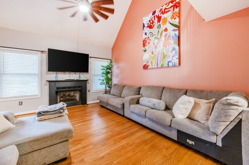 VA Riverfront 4BR | Dock + Kayaks + Games 5 Dwell