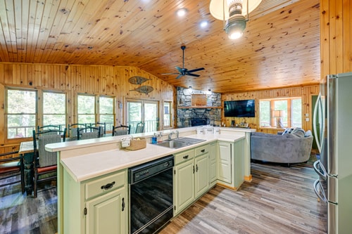 Mountain View Retreat | Fireplace + EV 31 Dwell