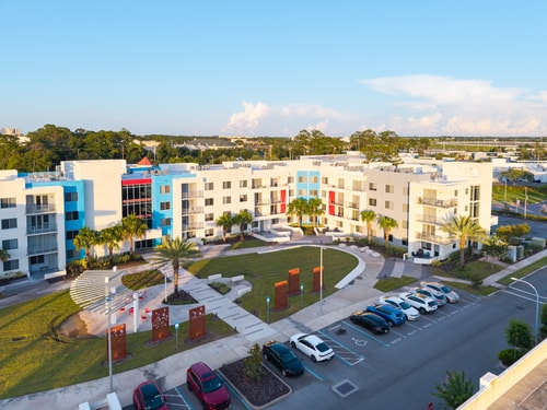 Spacious 3BR | Pool, Gym, Near Beach & Speedway 69 Dwell