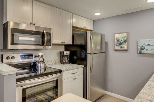 Hilton Head 2BR | Walk to Shops + Pool 36 Dwell