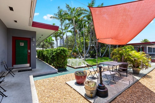 1BR Studio Parking, Pet Friendly and BBQ Area 12 Dwell