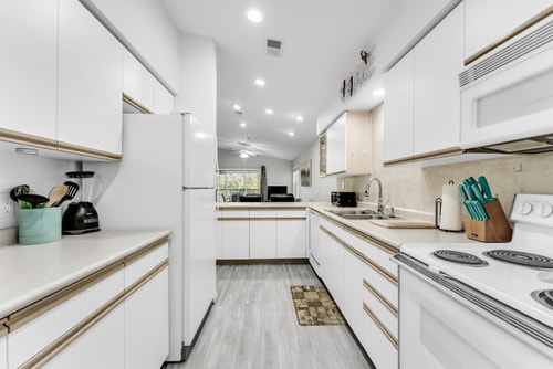 Branson 2BR Retreat | Jacuzzi + Gym + Pools 2 Dwell