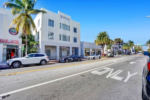 Coastal 2BR Escape | Walk to Beach & 2 Queen Beds 24 Dwell