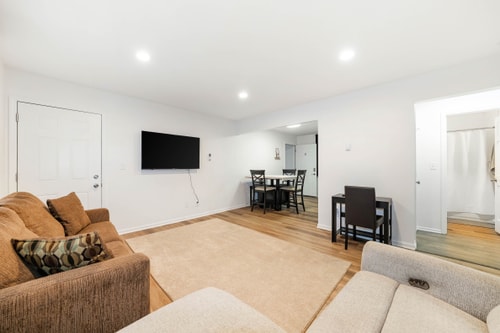 2BR Sandwich Home | Kitchen, TV & Family-Friendly 5 Dwell