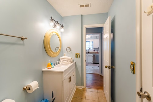 Charming 3-Bed Beach House with bathtub & BBQ 27 Dwell