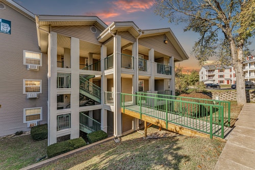 Branson 2BR Retreat | Jacuzzi + Gym + Pools 38 Dwell