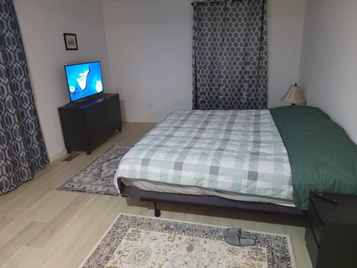 Newport News 4BR | Saltwater Pool & View 18 Dwell