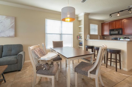 3BR Disney Condo | 3 En-Suites + Pools 10 Dwell