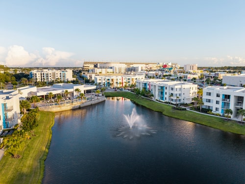 Spacious 3BR | Pool, Gym, Near Beach & Speedway 75 Dwell