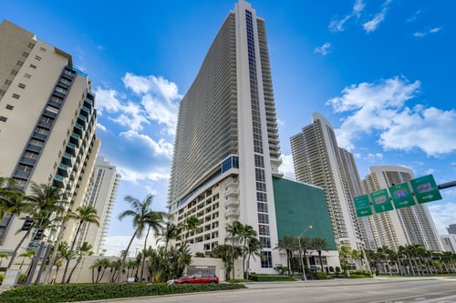 Luxury Oceanfront 2BR/2BA | Beach + Pool 16 Dwell