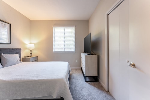 Spacious 3BR | Pool, Gym, Near Beach & Speedway 18 Dwell