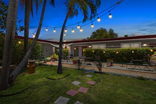 Pet Friendly Stylish Studio in Hollywood 8 Dwell