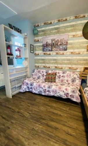 Hollywood Studio Near Beach & Parking 7 Dwell