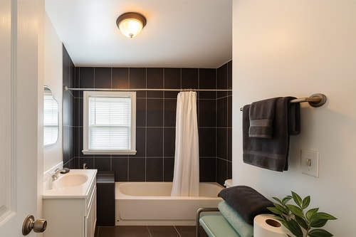 Detroit 4BR Home | Bathtub & Pet Friendly Stay 10 Dwell