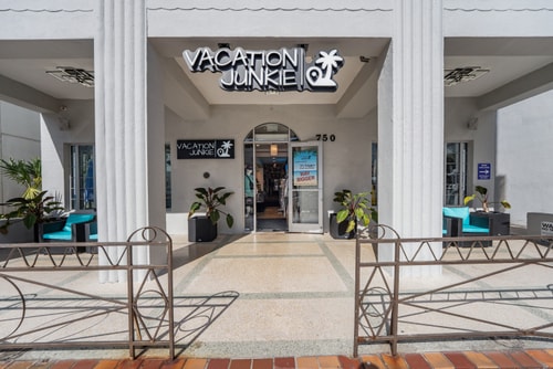 Walk to Beach & Ocean Drive | Pet-Friendly 1 Dwell