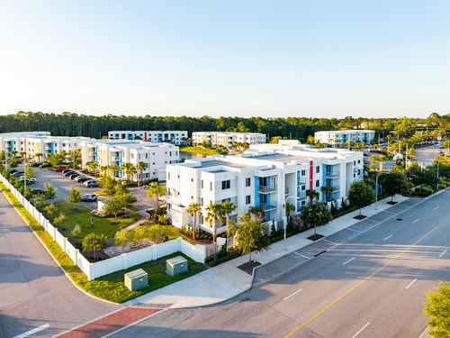 Spacious 3BR | Pool, Gym, Near Beach & Speedway 58 Dwell