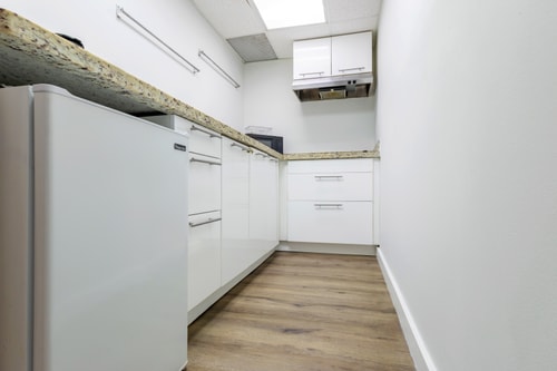 Coastal 2BR Escape | Walk to Beach & 2 Queen Beds 7 Dwell