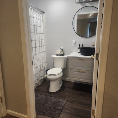 Private En-Suite w/ Kitchenette| Toledo 7 Dwell