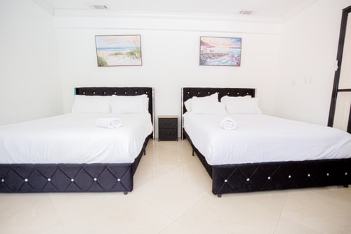 Spacious 5-Bedroom House with Pool in North Miami 43 Dwell