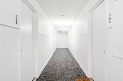 Walk to Beach & Ocean Drive | Pet-Friendly 28 Dwell