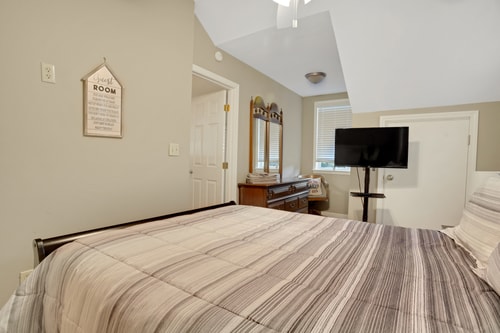 Lakefront Gilbert Suite | Balcony + WiFi 6 Dwell