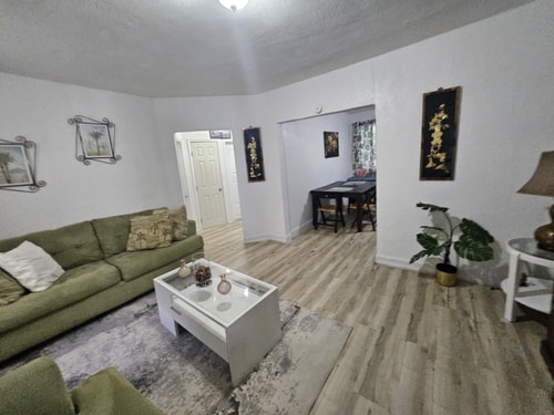 Brickell 2BR Retreat • Patio • Pets OK 45 Dwell