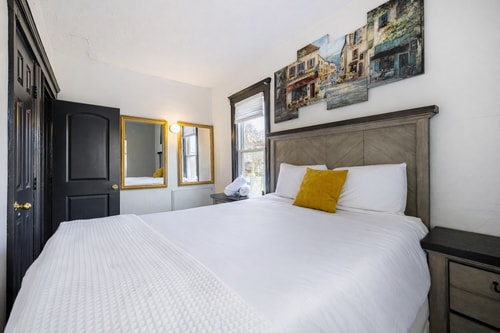 Charming Haven | Near Downtown Detroit 7 Dwell