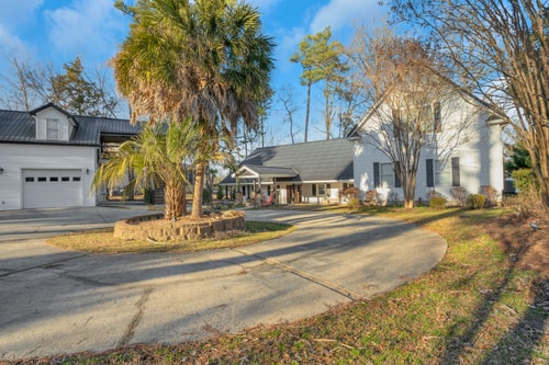 Lake Murray 5BR | Hot Tub + Outdoor Kitchen 26 Dwell