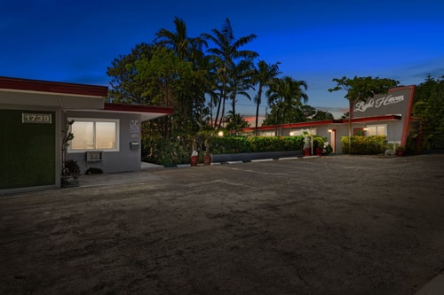 1BR Studio Parking, Pet Friendly and BBQ Area 28 Dwell