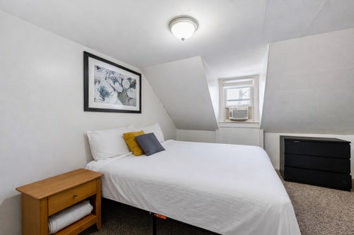 Charming Haven | Near Downtown Detroit 13 Dwell