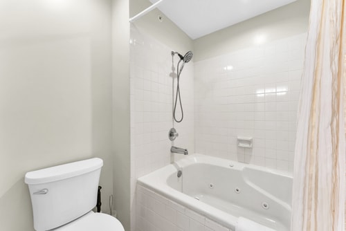 Branson 2BR Retreat | Jacuzzi + Gym + Pools 21 Dwell