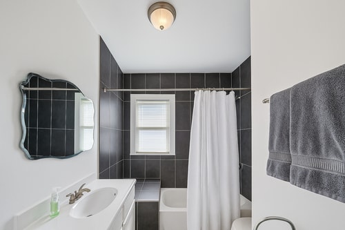 Detroit 4BR Home | Bathtub & Pet Friendly Stay 16 Dwell