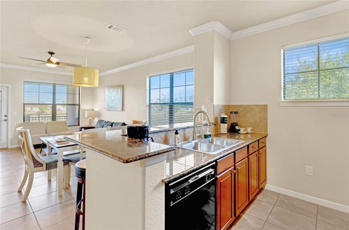 3BR Disney Condo | 3 En-Suites + Pools 3 Dwell