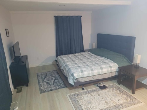 Newport News 4BR | Saltwater Pool & View 23 Dwell