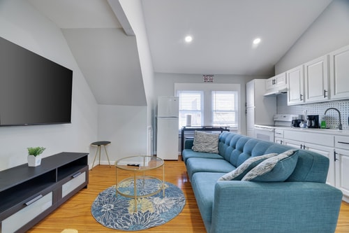 2BR Apt Near EWR & NYC • Workspace + Parking 2 Dwell