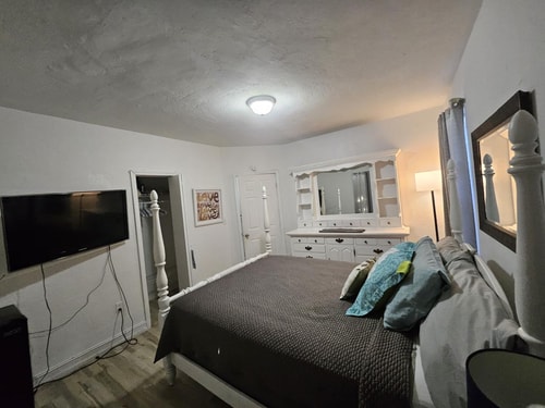 Brickell 2BR Retreat • Patio • Pets OK 20 Dwell