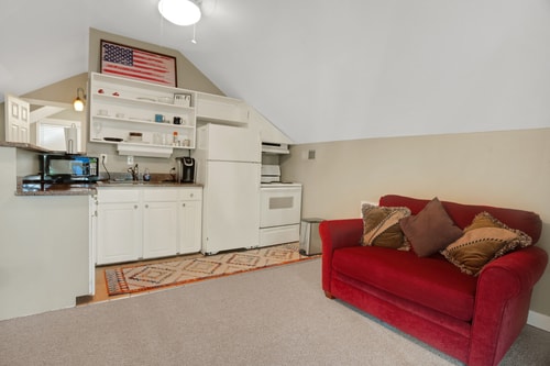 Lakefront Gilbert Suite | Balcony + WiFi 5 Dwell