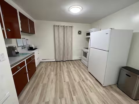 Cozy 2BR in Niagara Falls + Backyard 2 Dwell