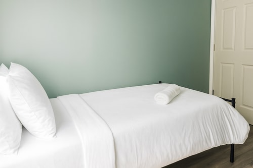 Mercer Lakefront 3BR | Workspace + Pets 26 Dwell