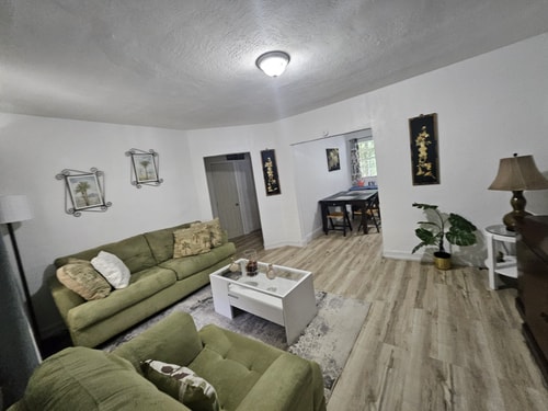 Brickell 2BR Retreat • Patio • Pets OK 1 Dwell